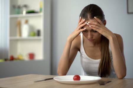 Presenetljiva dieta, ki posnema stradanje